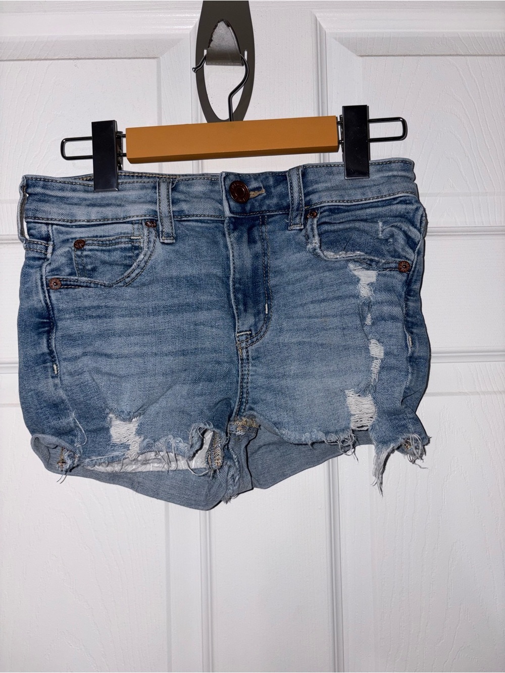 American Eagle Light Wash Distressed Denim Cutoff Shorts Size 0 - Picture 2 of 4